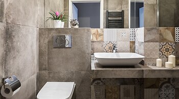 Apartments with Event Space & Hot Tub