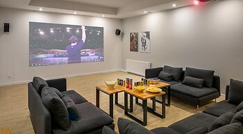 Apartments with Event Space & Hot Tub