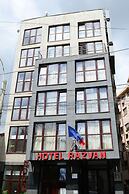 Hotel Razvan