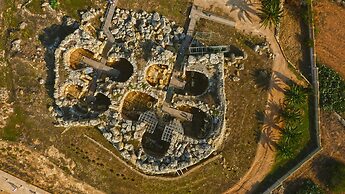 Seashells 2 Bedroom Apartment by Getaways Malta