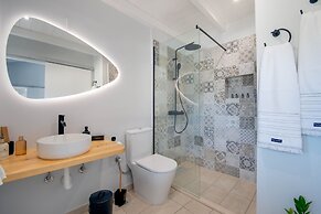 Paxos Couple House By Konnect