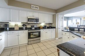 Yacht Club S #1-1001 3 Bedroom Condo by RedAwning