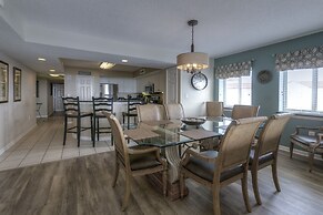 Yacht Club S #1-1001 3 Bedroom Condo by RedAwning