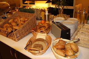 Check Inn Hotel