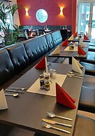 Check Inn Hotel