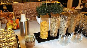 Check Inn Hotel