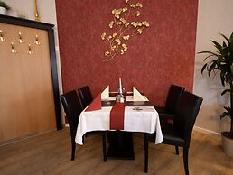 Check Inn Hotel