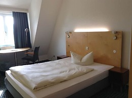 Check Inn Hotel