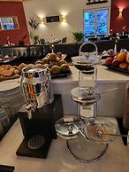 Check Inn Hotel