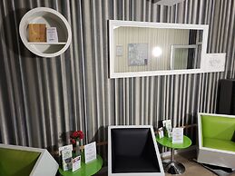Check Inn Hotel