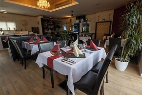 Check Inn Hotel