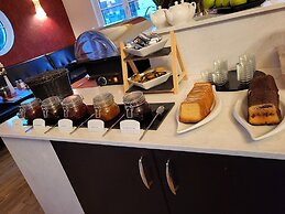 Check Inn Hotel