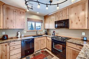 Mountainside 753 3 Bedroom Home by RedAwning