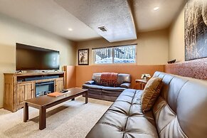 Mountainside 753 3 Bedroom Home by RedAwning