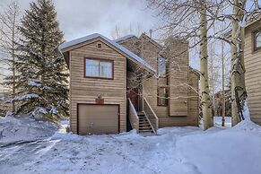 Mountainside 753 3 Bedroom Home by RedAwning