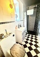 Peveril House, Spacious Eco-friendly Holiday Home