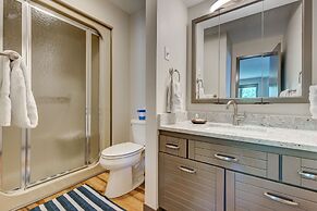 Frostfire E41 2 Bedroom Condo by RedAwning