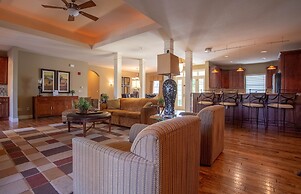 Quaint Quarters 4 Bedroom Villa by RedAwning