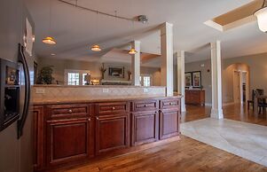 Quaint Quarters 4 Bedroom Villa by RedAwning