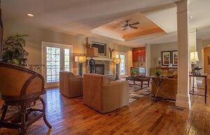 Quaint Quarters 4 Bedroom Villa by RedAwning