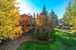 23 Quelah Spacious Home with Stone-Facade Fireplace and Pool Table by 