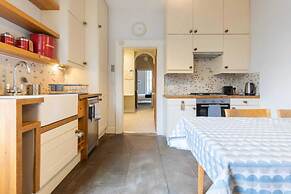 Beautiful 1 Bed Flat in Vibrant Stockbridge