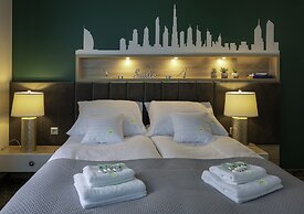 AGA Tenis Apartments by Radwanska