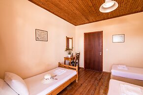 Private House in the Heart of Kavos By Konnect