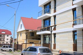 Apartment on Kamyshovaya 41, apt 19