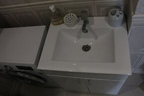 Apartment on Kamyshovaya 41, apt 19