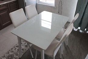 Apartment on Kamyshovaya 41, apt 19