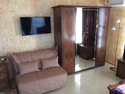 Apartment on Kamyshovaya 41, apt 18