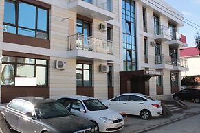 Apartment on Kamyshovaya 41, apt 18