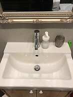 Apartment on Kamyshovaya St. 41, apt 10