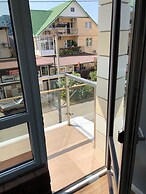 Apartment on Kamyshovaya St. 41, apt 10