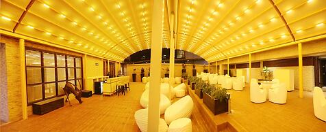 The Wells Carlton Hotel and Apartments