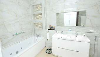 The Wells Carlton Hotel and Apartments