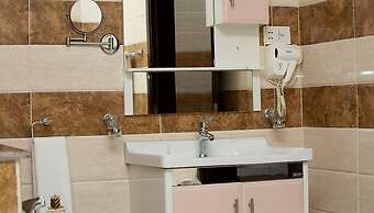 The Wells Carlton Hotel and Apartments