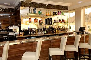 The Wells Carlton Hotel and Apartments