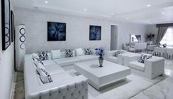 The Wells Carlton Hotel and Apartments