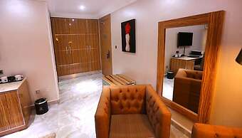 The Wells Carlton Hotel and Apartments