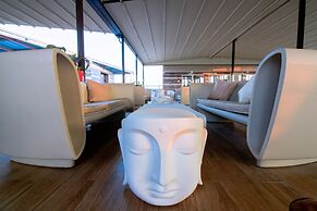 The Wells Carlton Hotel and Apartments