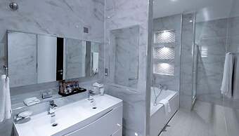 The Wells Carlton Hotel and Apartments