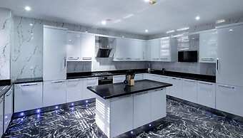 The Wells Carlton Hotel and Apartments