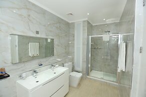 The Wells Carlton Hotel and Apartments