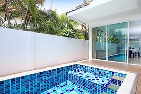Tropical Living in Modern Villa Lancelot
