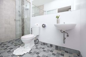 Tropical Living in Modern Villa Lancelot