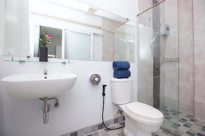 Tropical Living in Modern Villa Lancelot