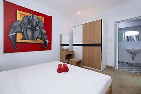 Tropical Living in Modern Villa Lancelot