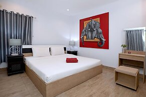 Tropical Living in Modern Villa Lancelot